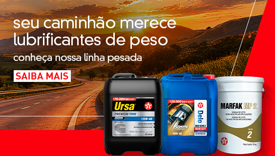 Caminhão atravessando a estrada e produtos Texaco para caminhões